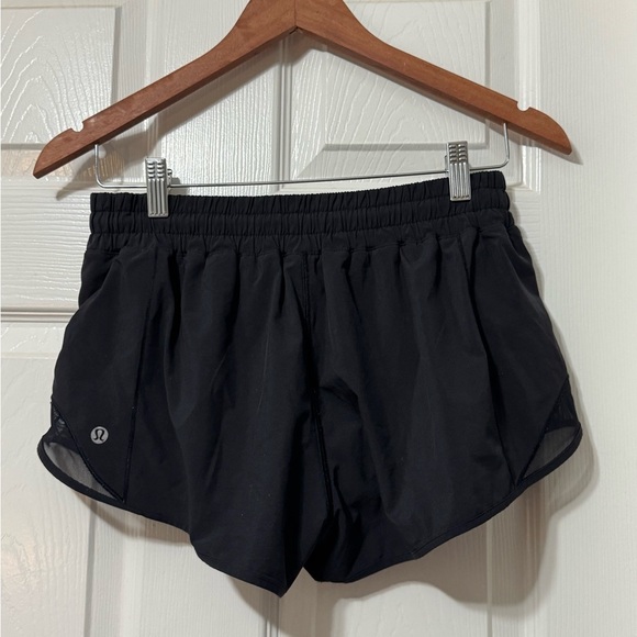 Lululemon hotty hot short II size 8 vvvguc - Picture 2 of 6